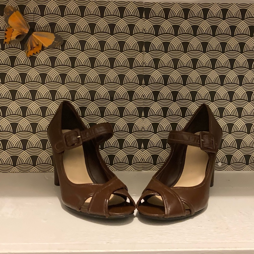 Chocolatey brown Nine West shoes in reAlly good condition. Size 7 M ☺️